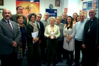 La Comisión Permanente, órgano de gobierno de Manos Unidas, con la vela de las 24 horas.