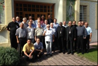 Los obispos consiliarios de Manos Unidas junto al Cardenal Sarah, presidente de Cor Unum. 