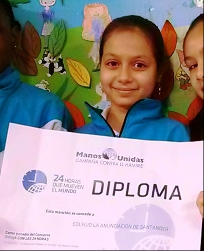Adriana Fanuta con su diploma