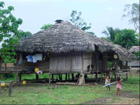 Vivienda en comunidad indígena de Panamá