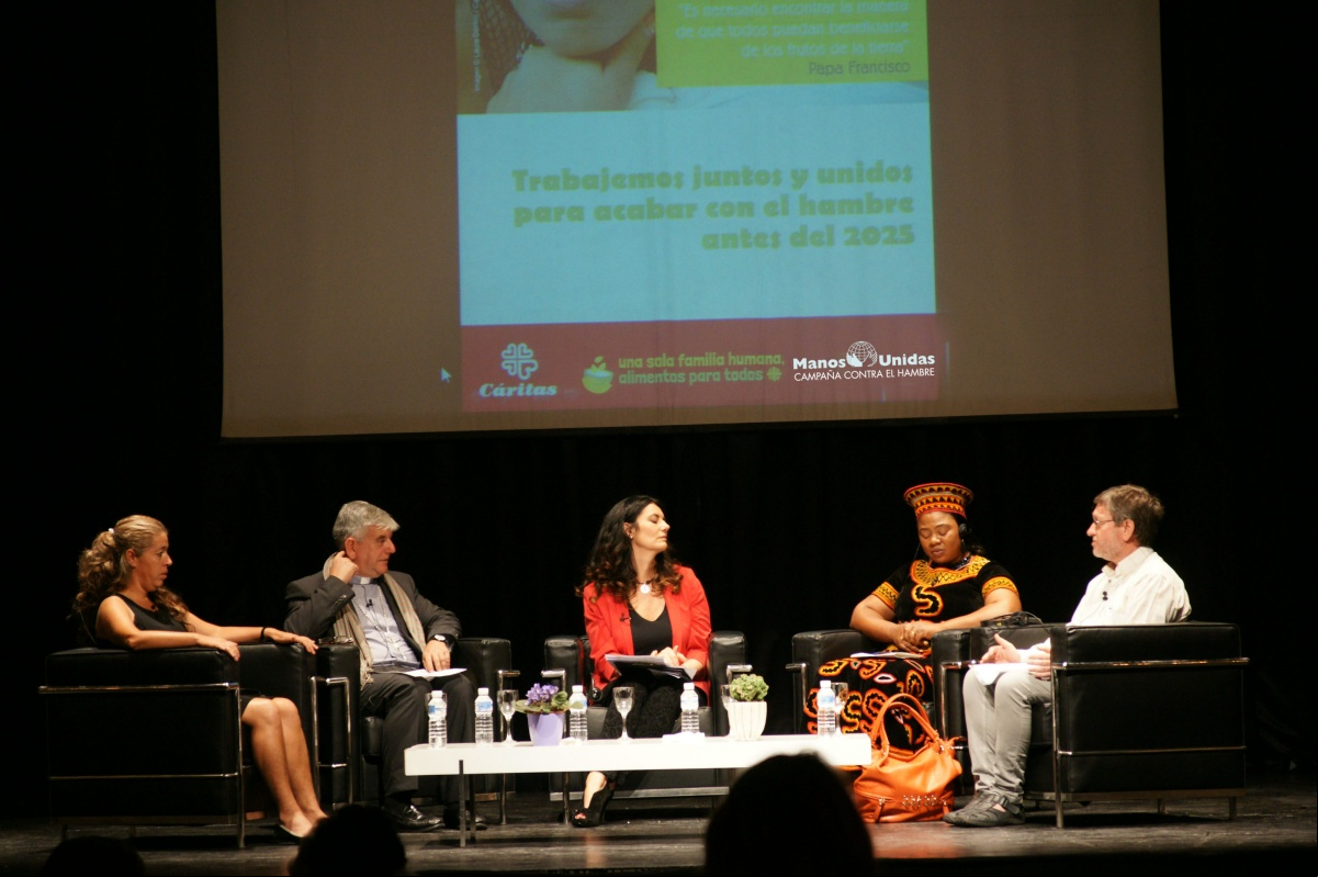 Marjorie Elizabeth Intriago, Kike Figaredo, María Ángeles Fernández, Billian Nyuykigha y José García Fernández-  Foto Jessica del Olmo/Manos Unidas