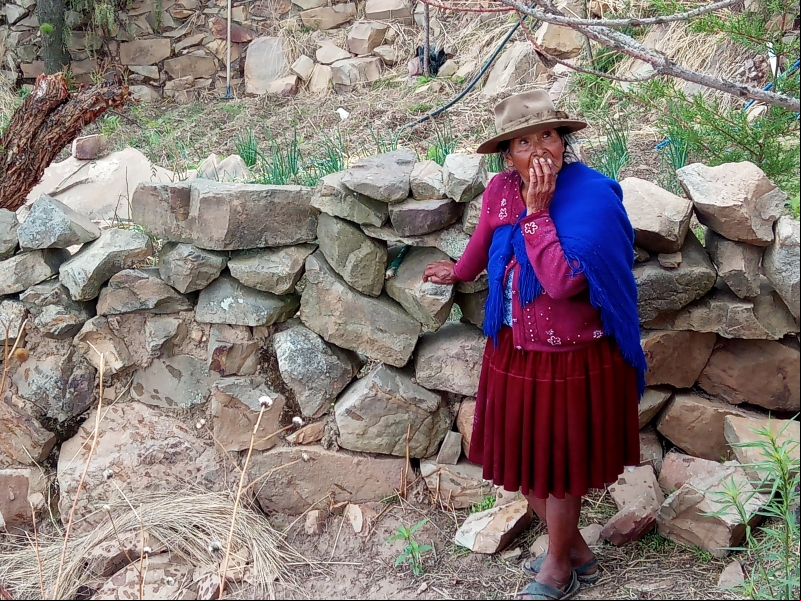 Anciana indígena campesina en Bolivia. Foto: Jesús Revenga/Manos Unidas