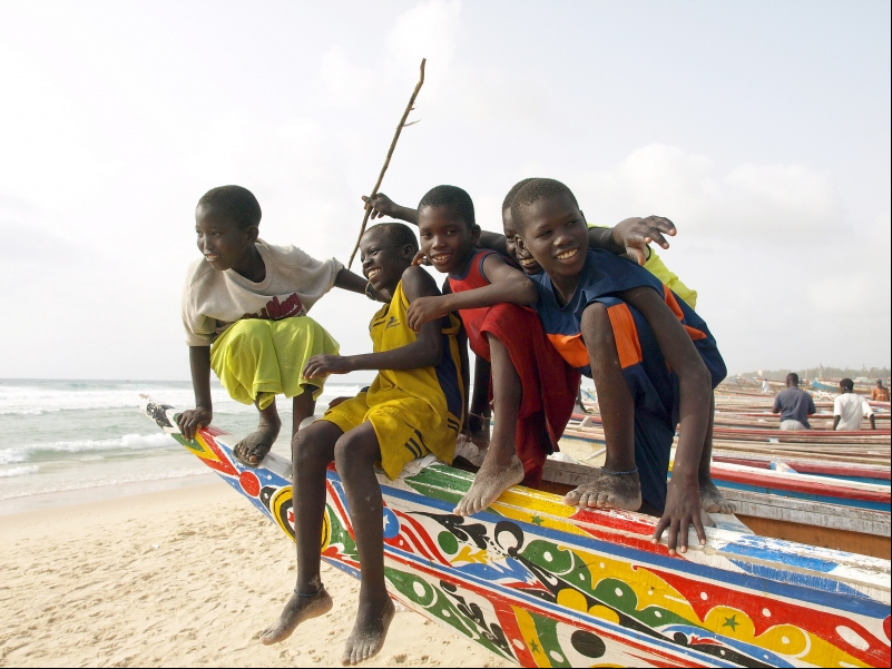 Niños en una playa de Senegal. Foto: Irene Hndez.-Sanjuán