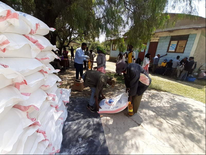 Emergencias en África. Reparto de ayuda en Meki (Etiopía). Foto: Vicariato de Meki