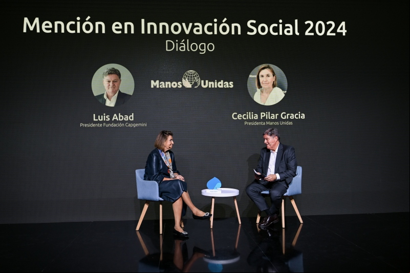 Cecilia Pilar durante la conversación mantenida con Luis Abad. Fotografía: Manos Unidas