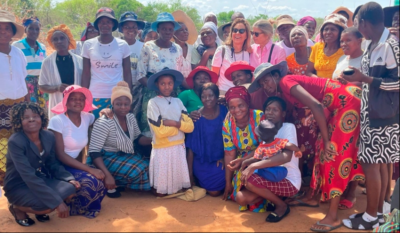 Grupo de mujeres apoyadas en Zimbaue. Fotografía: Manos Unidas
