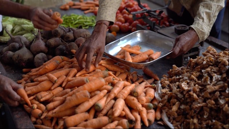 Venta de productos agroecológicos en el mercado. Foto: Manos Unidas/Bala Vikasa