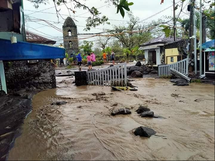 Daños ocasionados por el tifón Rolly en Filipinas. Foto: BCDI/Manos Unidas