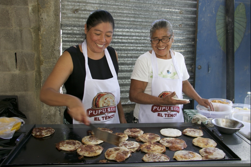 Para la familia Vásques, su negocio de pupusas es "un sueño hecho realidad". Fotografía: CINDE