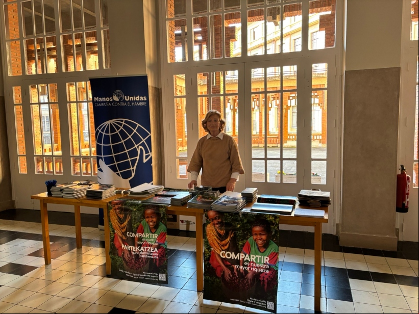 Distribución del material de Campaña 2025 a los profesores de religión en el Seminario