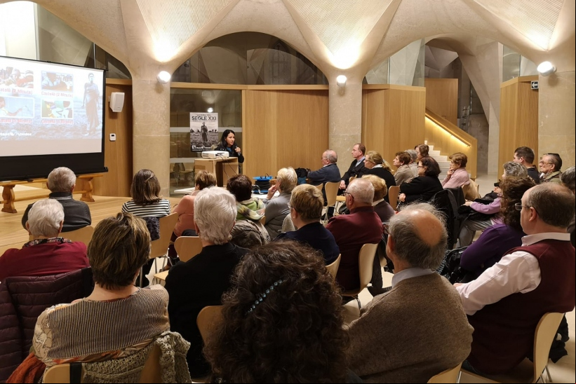 Diana Torres dando su testimonio vital