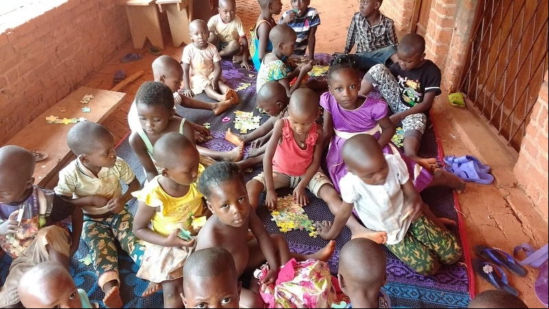 Huérfanos acogidos en la parroquia de Bangassou. Foto: Fund. Bangassou