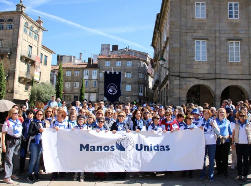 Foto de familia del encuentro compostelano de Manos Unidas por el 60 aniversario. Foto: Alejandro Righi Foto de familia del encuentro compostelano de Manos Unidas por el 60 aniversario. Foto: Alejandro Righi