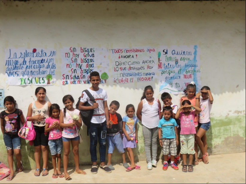 Un grupo de niños y niñas ambientalistas de Yurimaguas, Perú. FOTO: Diócesis de Yurimaguas.