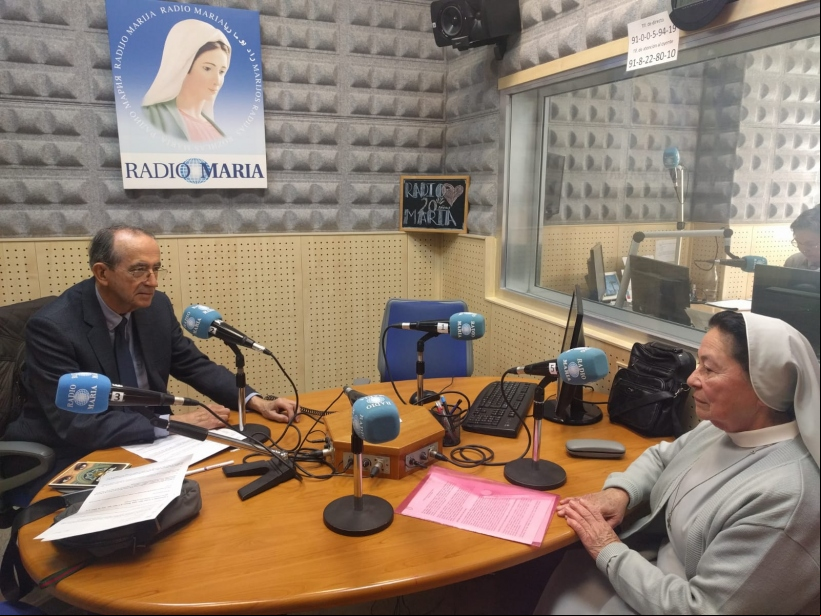 Con la misionera Regina y Manos Unidas en Radio María