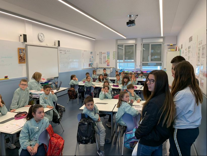 Alumnos del colegio Mare de Déu del Carme