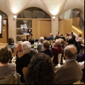 Diana Torres dando su testimonio vital