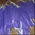 Mascarillas, gorros y batas son los protectores que están cosiendo las voluntarias de Manos Unidas Valencia.