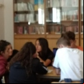 Alumnos trabajando sobre los proyectos de Manos Unidas