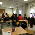 Alumnos trabajando sobre los proyectos de Manos Unidas