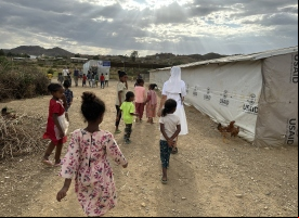 La hermana Paola en el campo de desplazados de Almeida en Adwa (Tigray). Foto:Manos Unidas/Marta Carreño