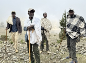 Un grupo de campesinos de la localidad de Aseraw (Tigray). Foto: Manos Unidas/Marta Carreño 