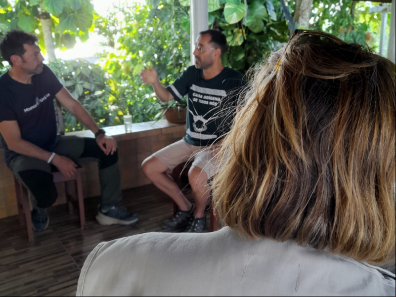 Manos Unidas ONG - Quico Taronjí en la Amazonía - Quico entrevista a un socio local