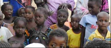 Niños de una guarderia de Kaedi