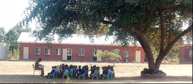 Nuevas aulas para niños de primaria de familias muy humildes en Zimbabue. Manos Unidas Valencia