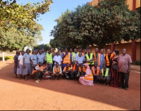 Equipo local del proyecto para la mejora del  a la educación primaria y secundaria para niñas, niños y adolescentes vulnerables en Niamana y alrededores de Bamako