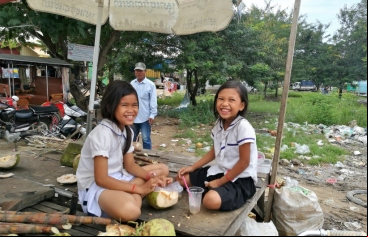 Niñas en Camboya (foto: Marta Carreño)