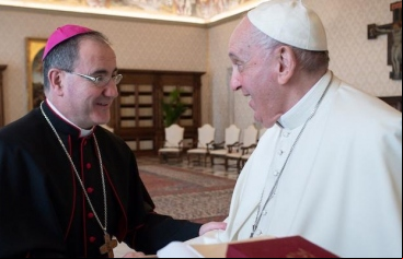 Manos Unidas ONG - Saludo del Papa a Monseñor Santos Montoya