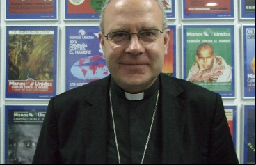 Monseñor Ortega en los Servicios Centrales de Manos Unidas. 