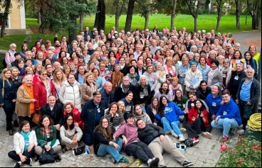 Foto grupal tomada durante la celebración de las Jornadas de Formación 2024 de Manos Unidas. Fotografía: Irene Hernández-Sanjuán, Manos Unidas