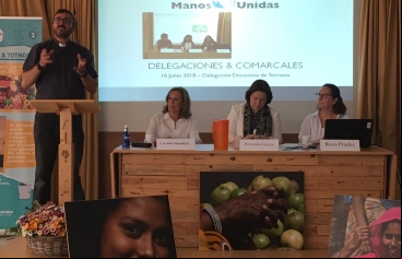 El consiliario Mario Jurado junto a Carmen Sebastián, Elisenda García y Rosa Pradas