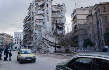 Destrucción causada por el terremoto en las calles de Alepo (Siria). Foto: Hope/Manos Unidas