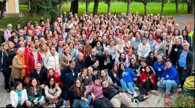Foto grupal tomada durante la celebración de las Jornadas de Formación 2024 de Manos Unidas. Fotografía: Irene Hernández-Sanjuán, Manos Unidas