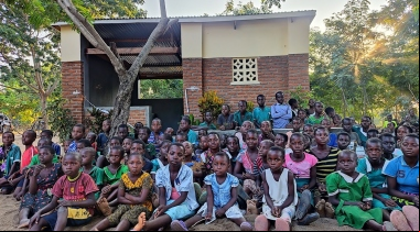 Niños del proyecto de Mary's Meals y Manos Unidas en Malaui. Foto:Manos Unidas