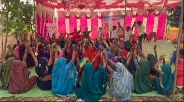 Día de la mujer. Reunión de mujeres Bharia en India. Foto: Manos Unidas